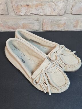 Minnetonka Women's Size 7 Light Tan Suede Moccasin Driving Lounge Loafers